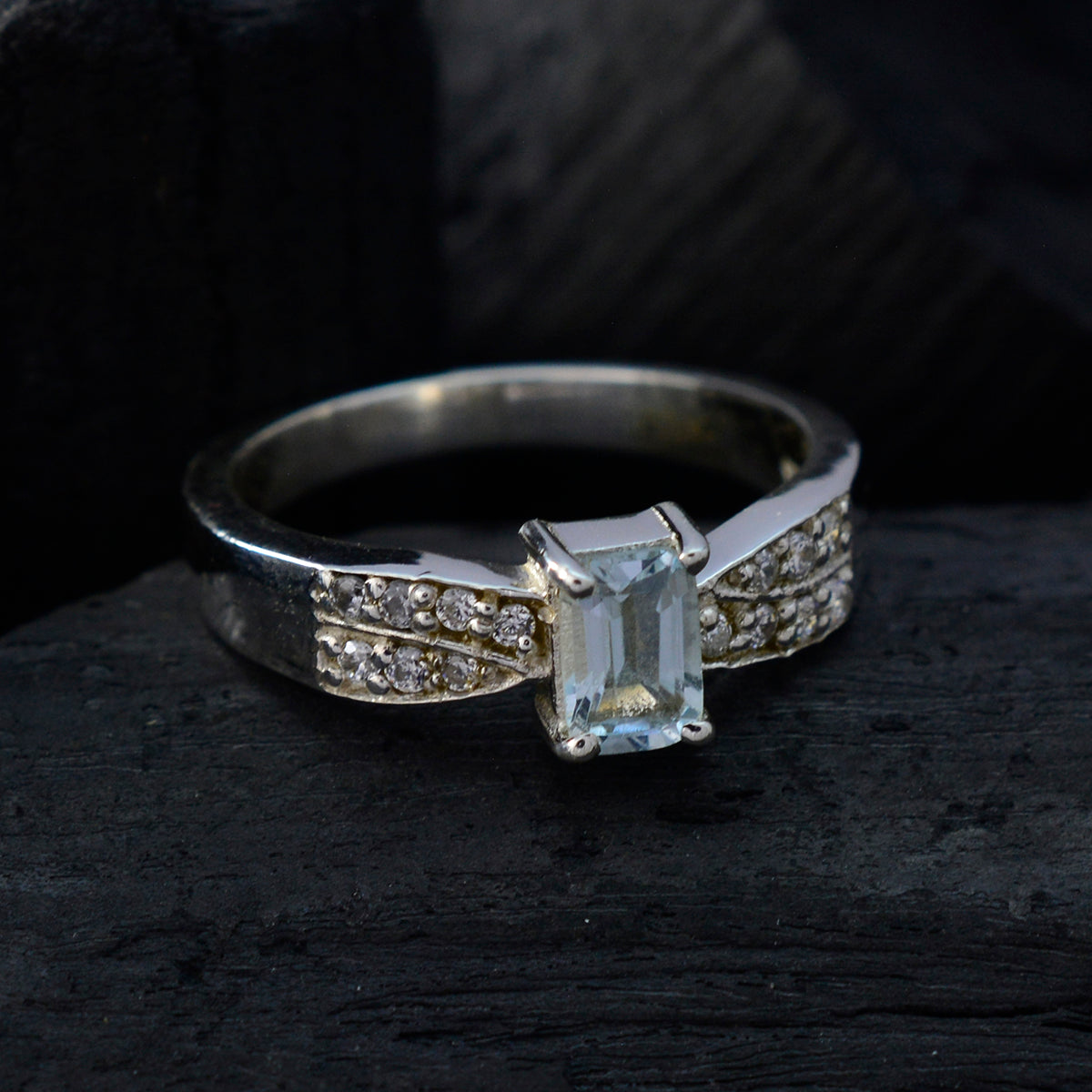 Amanda Graceful Blue Halo Ring