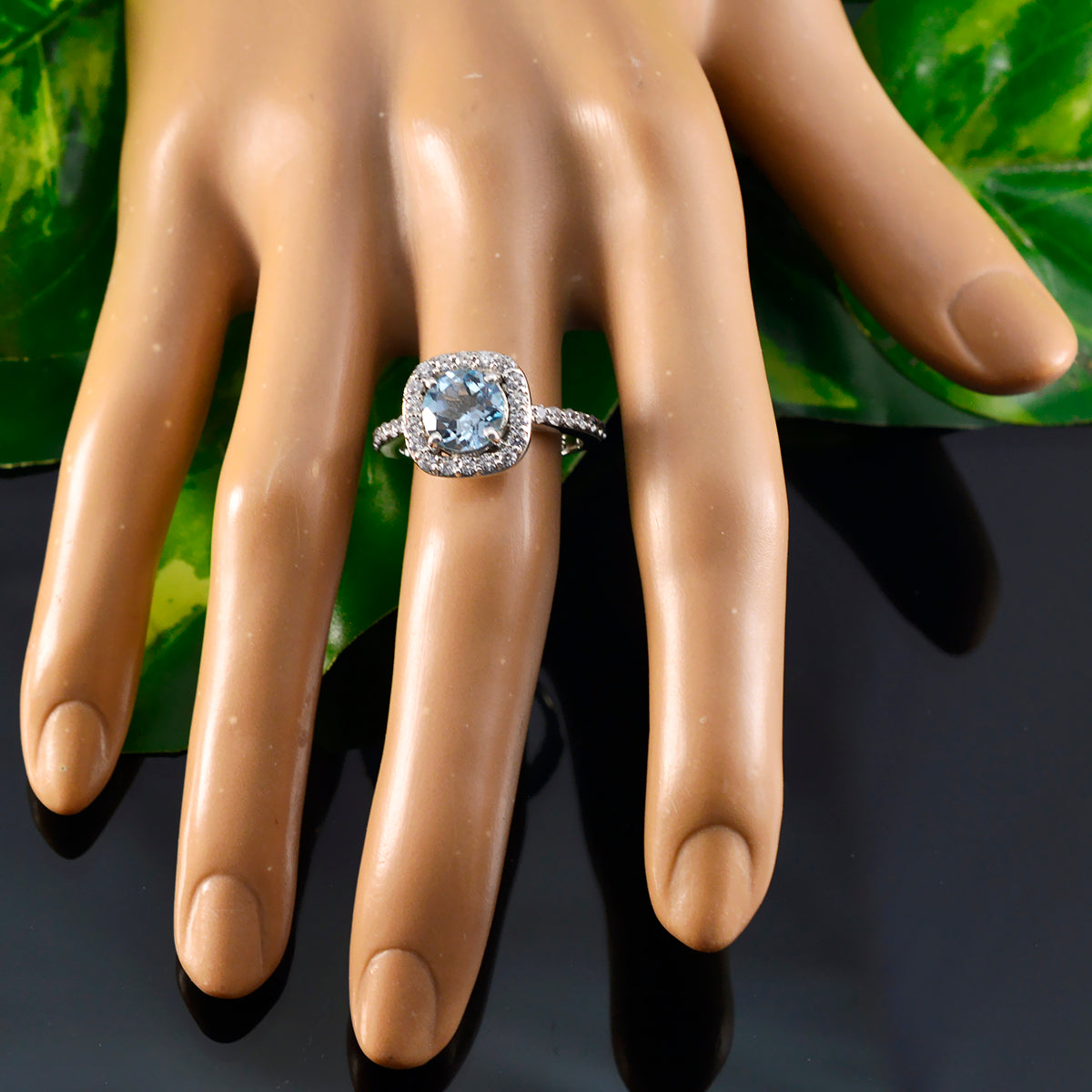 Ángeles Trendy Blue Halo Ring