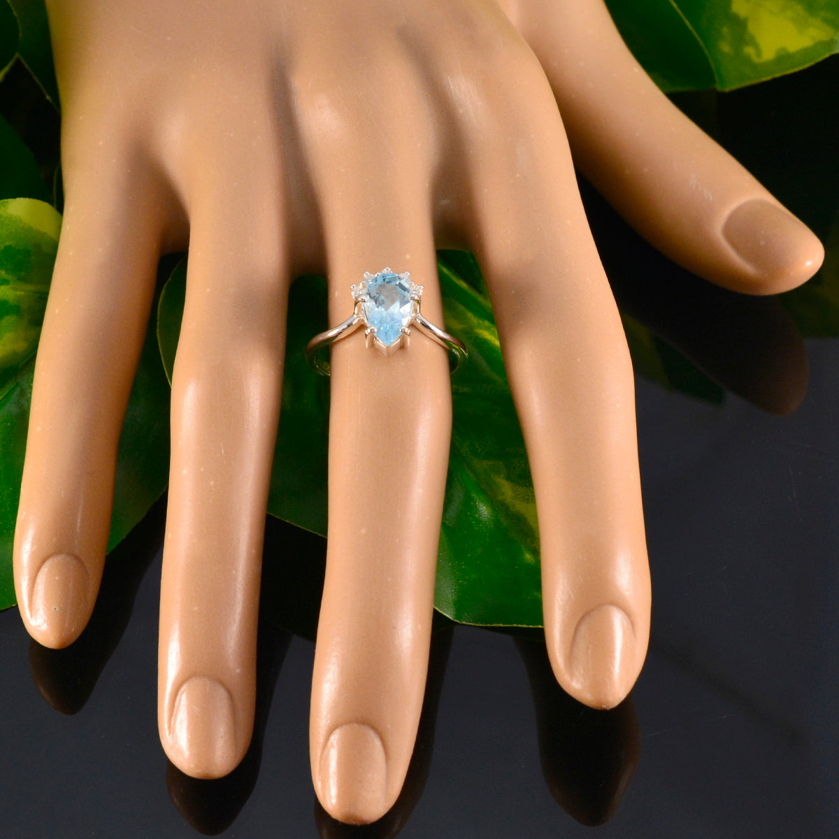 Nari Modern Blue Halo Ring
