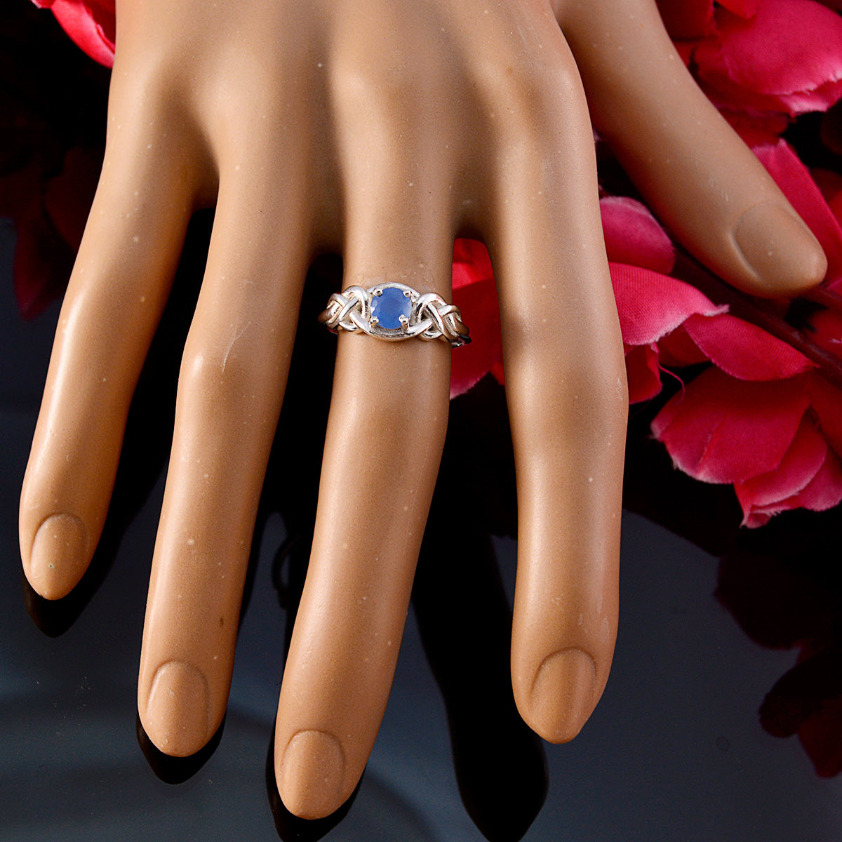 Siti Feminine Blue Solitaire Ring