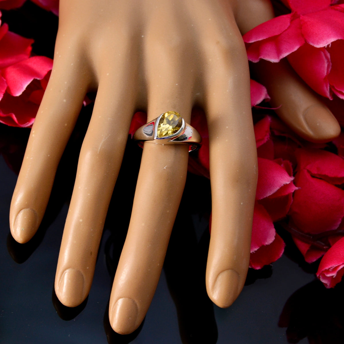 Victoria Glamorous Yellow Solitaire Ring