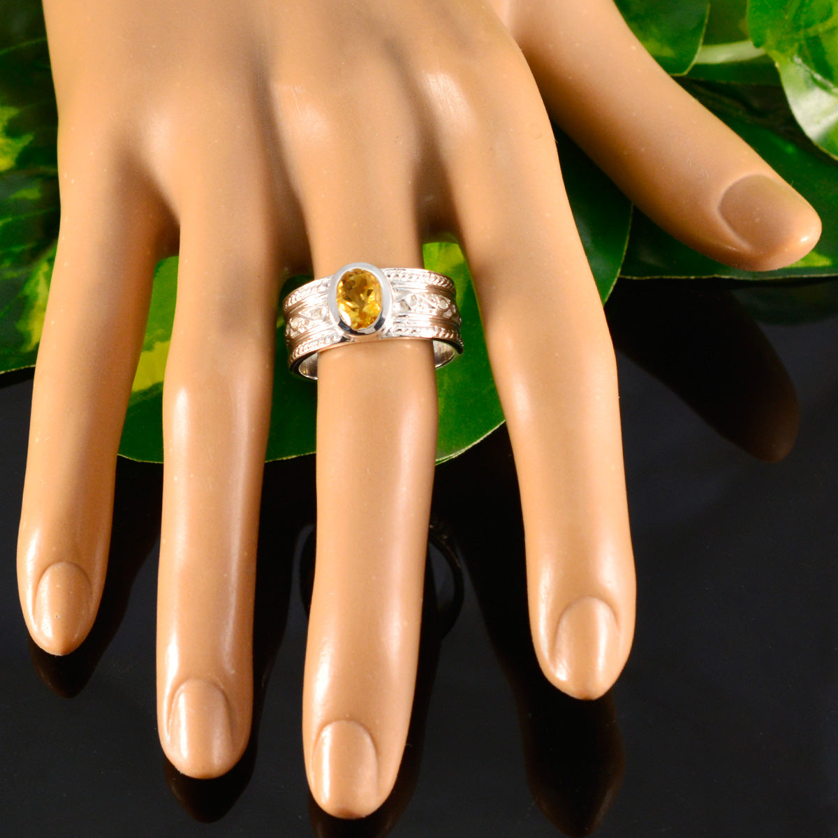 Mathilde Twist Yellow Solitaire Band