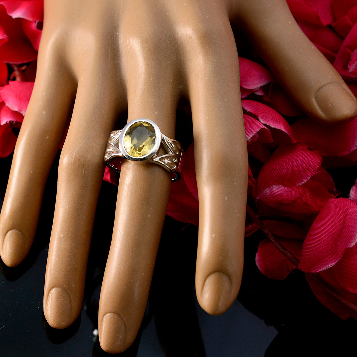 Natcha antique Yellow Solitaire Ring