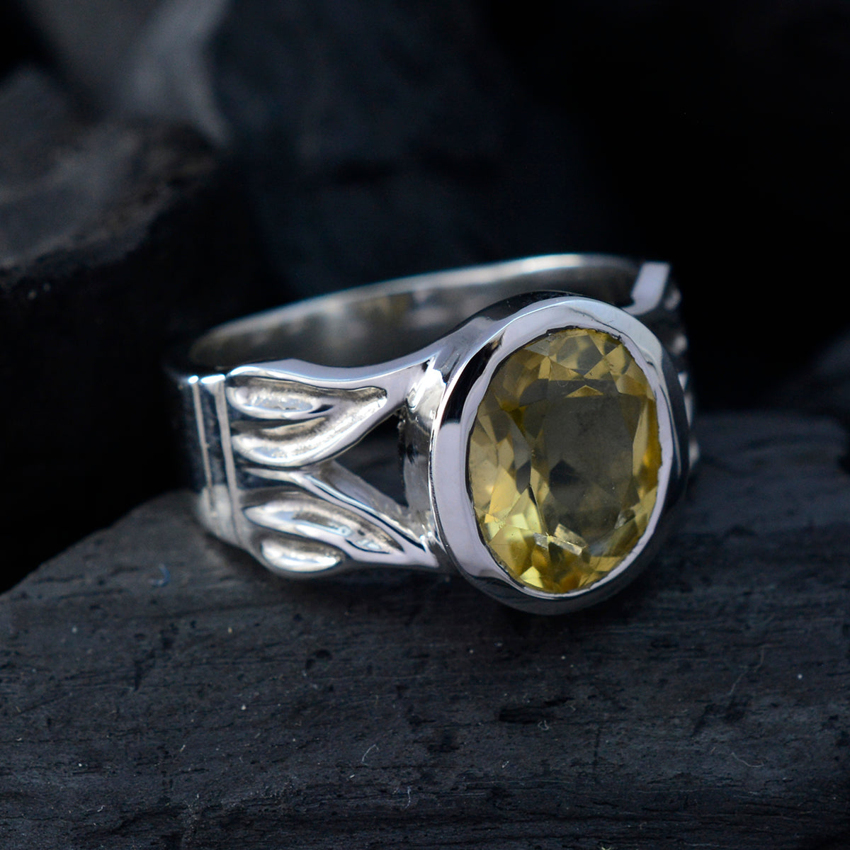 Natcha antique Yellow Solitaire Ring