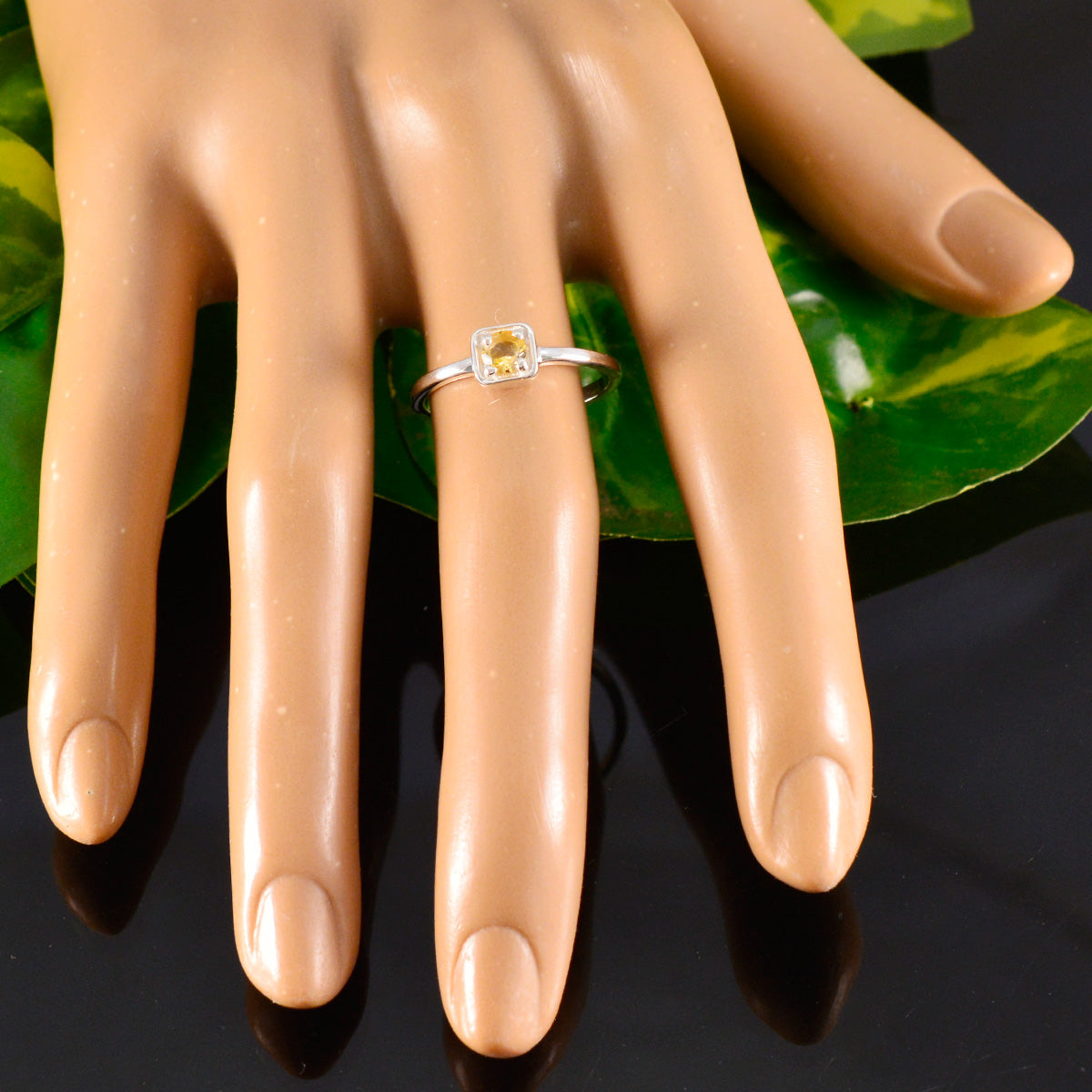 Eun-ji Luxurious Yellow Solitaire Ring