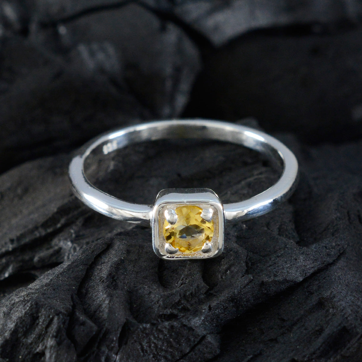 Eun-ji Luxurious Yellow Solitaire Ring