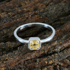 Eun-ji Luxurious Yellow Solitaire Ring