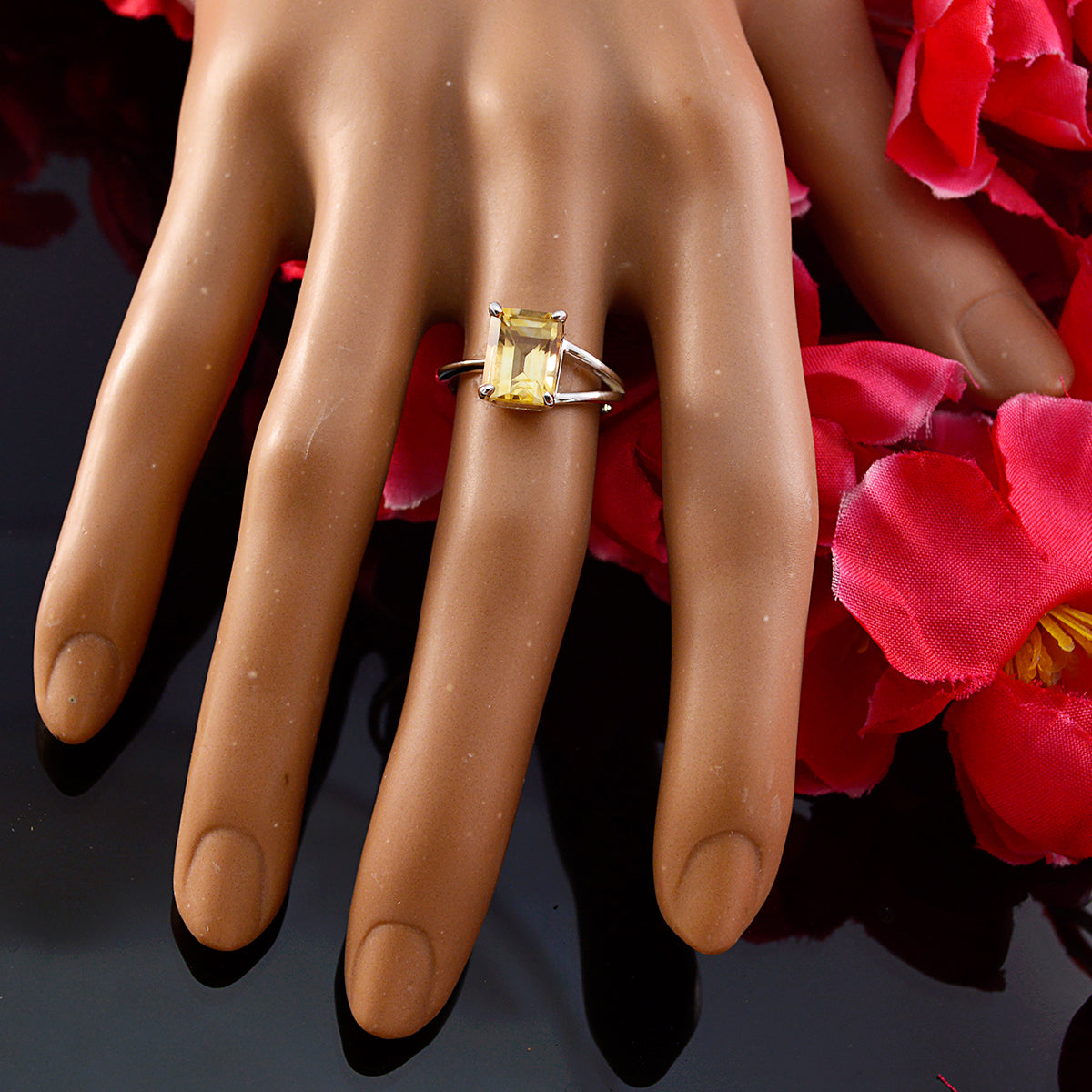 Ling Glamorous Yellow Solitaire Ring