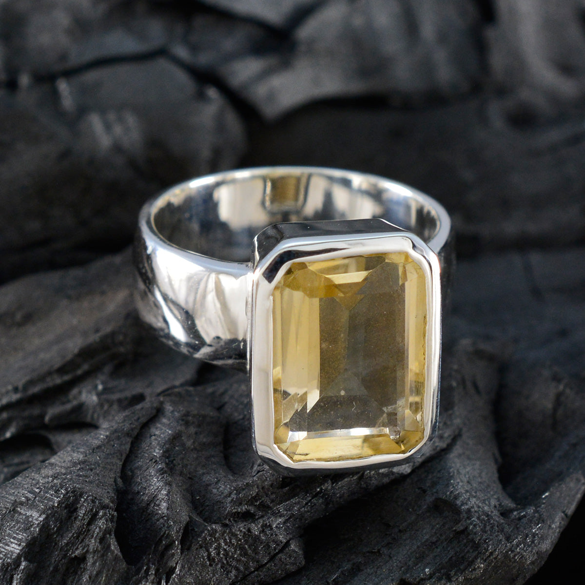 Mia Trendy Yellow Solitaire Ring