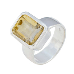 Mia Trendy Yellow Solitaire Ring