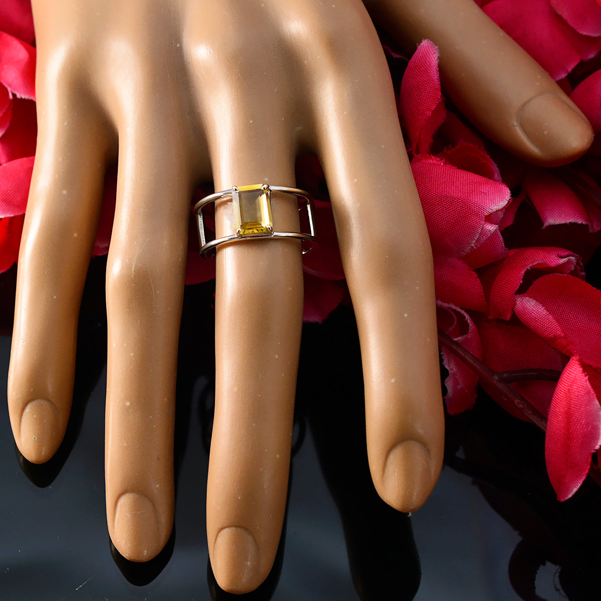 Xiu Geometric Yellow Solitaire Band