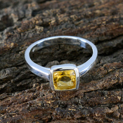 Tereza Graceful Yellow Solitaire Ring