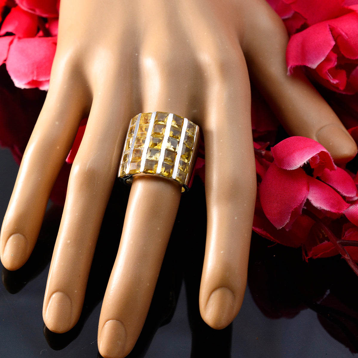 Mila Signet Yellow multiple Ring