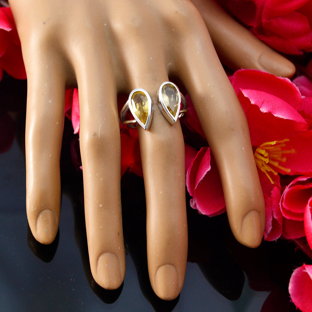 Riya Romantic Yellow Toi et Moi Ring