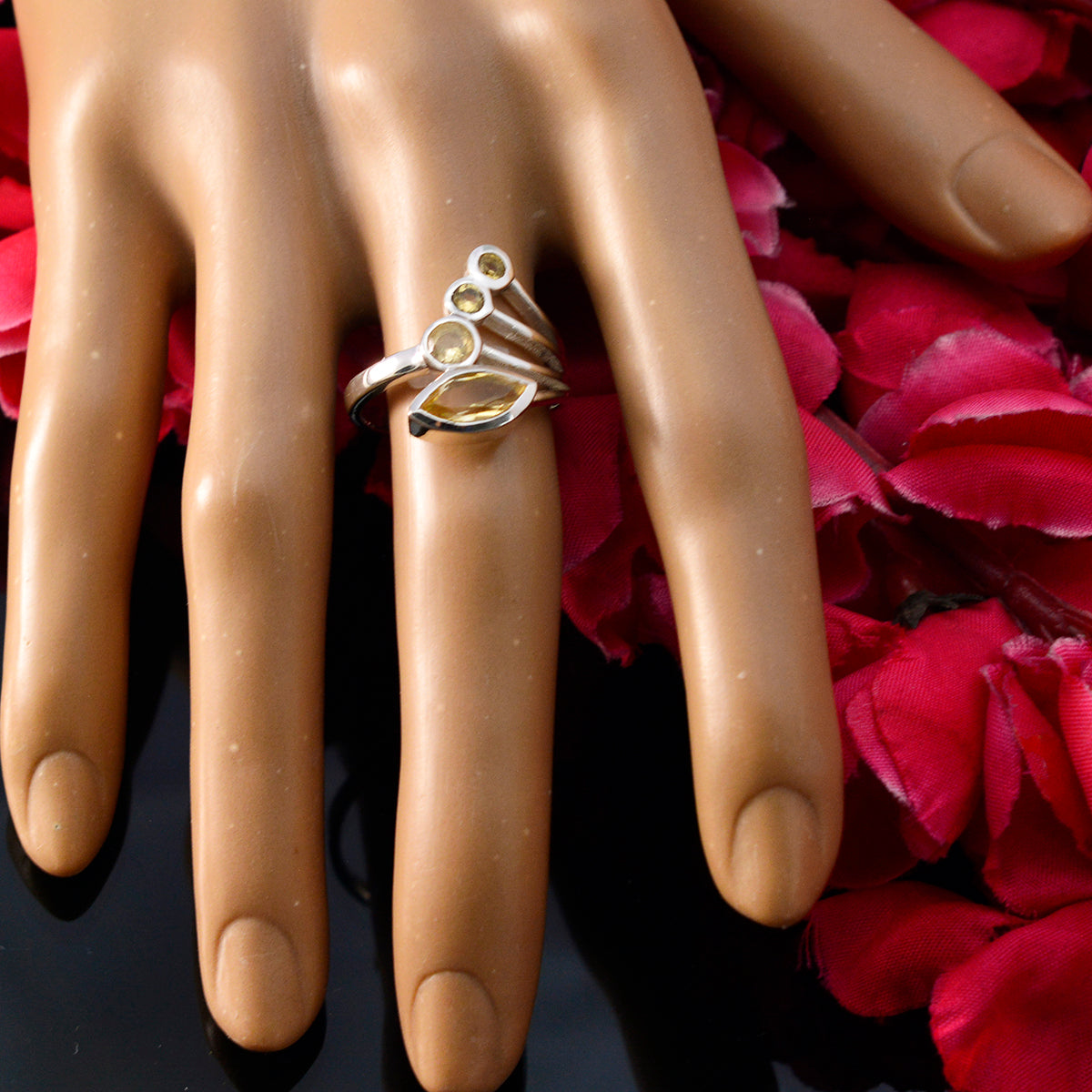 Aurora Feminine Yellow quarter Ring