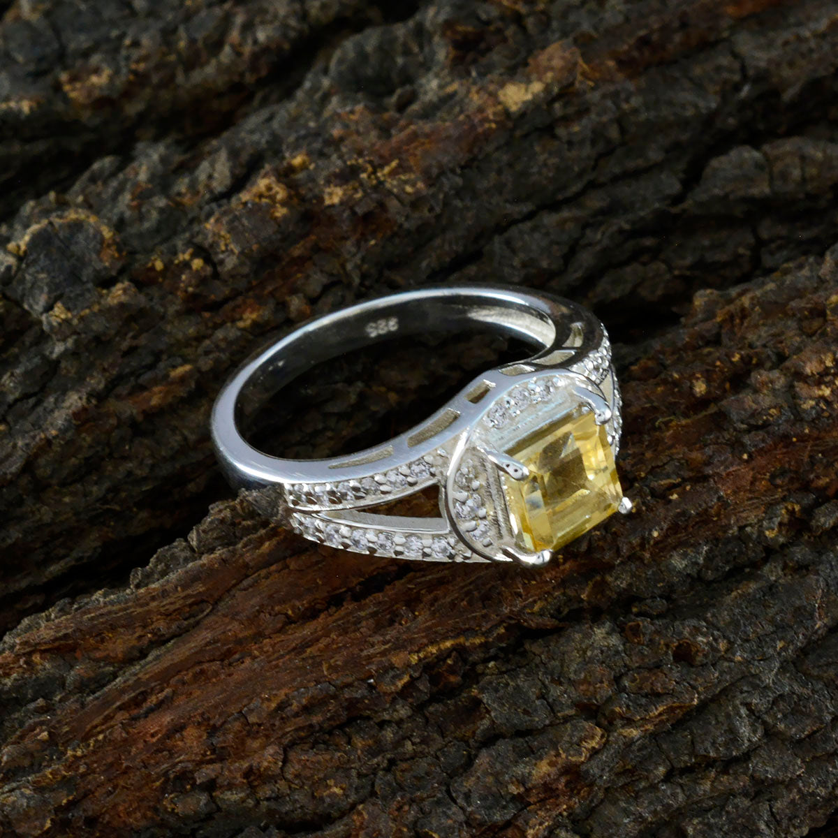 Anna Cultural Yellow Halo Ring