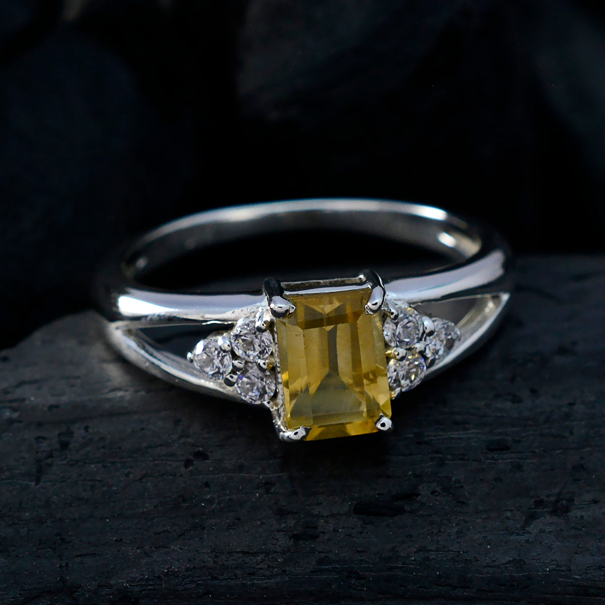 Araya Artisan Yellow Halo Ring