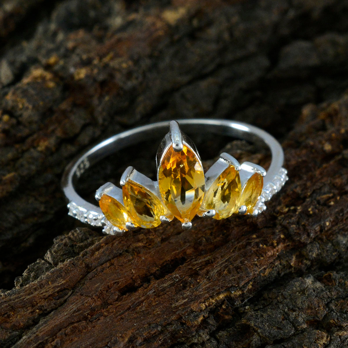 Araya crown Yellow Penta Ring