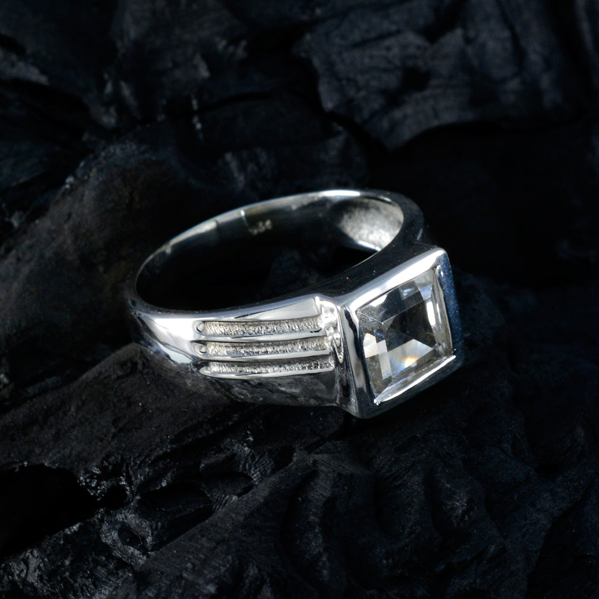 Giulia Romantic White Solitaire Ring