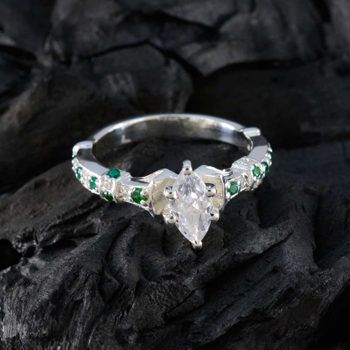 Florencia Cultural Green Halo Ring