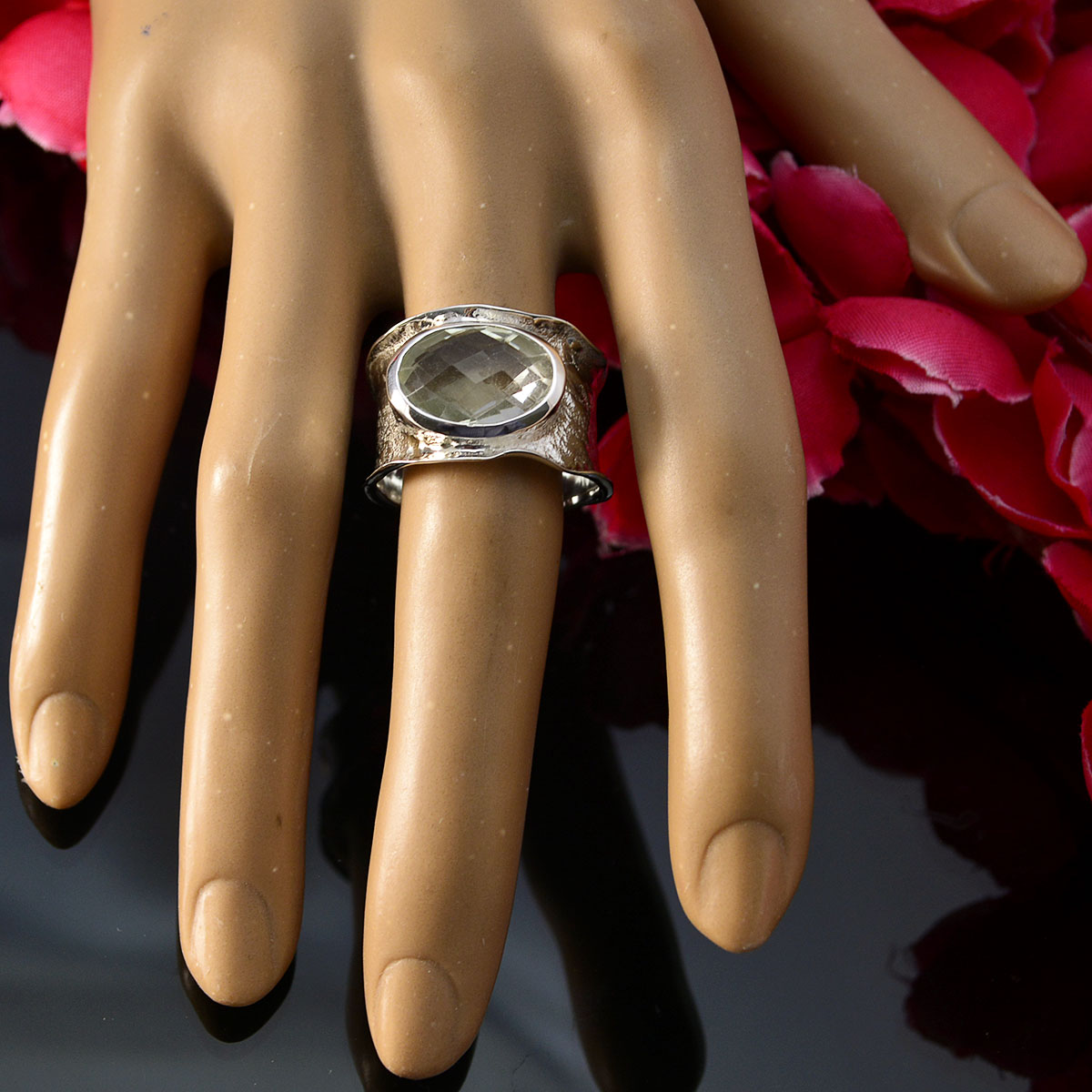 Aria Oversized Light Green Solitaire Band