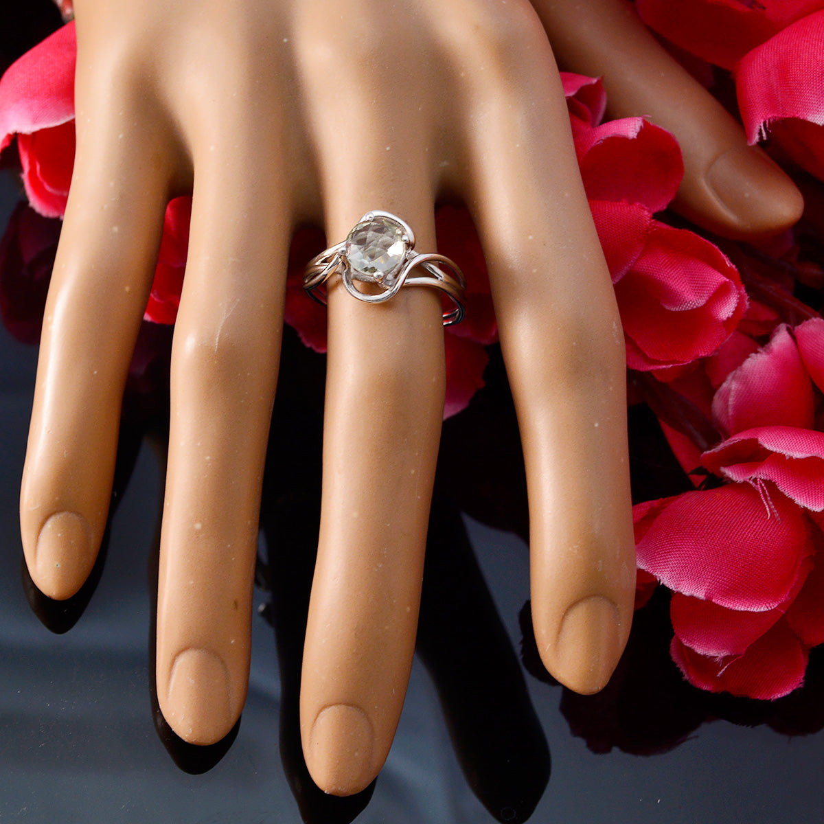 Mia Graceful Light Green Solitaire Ring