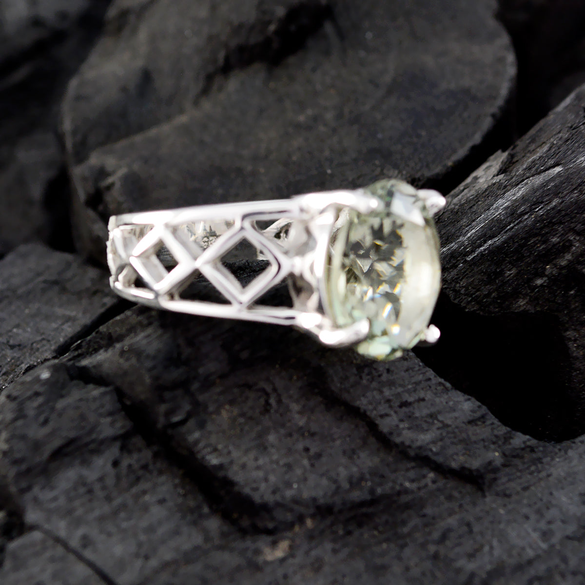 Ivy Rope-Wire Light Green Solitaire Ring