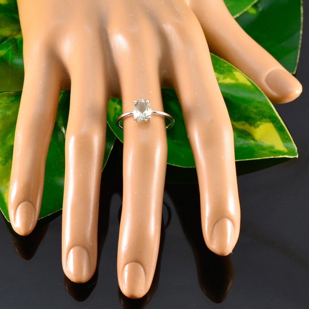 Jiwoo Glamorous Light Green Solitaire Ring