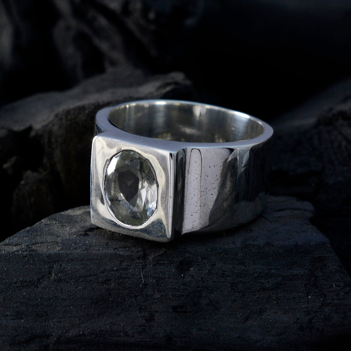Pauline Armor Light Green Solitaire Ring