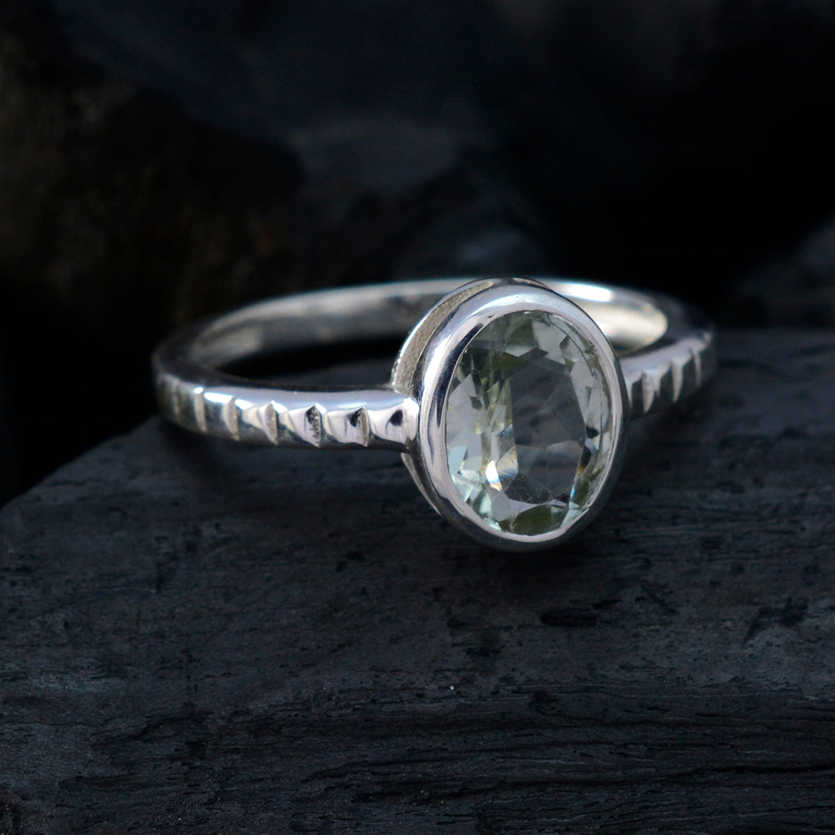 Jia Trendy Light Green Solitaire Ring