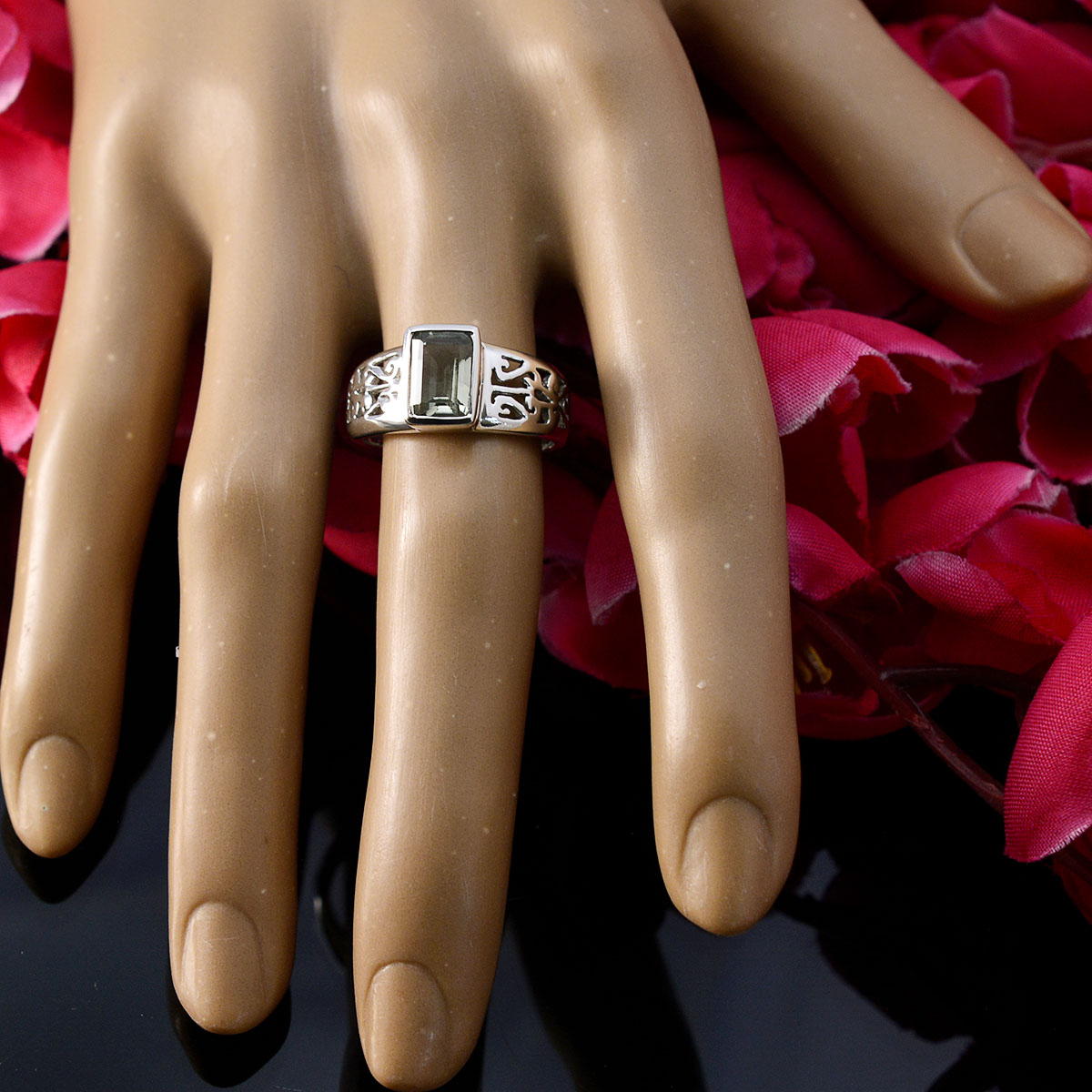 Nisa Cultural Light Green Solitaire Ring