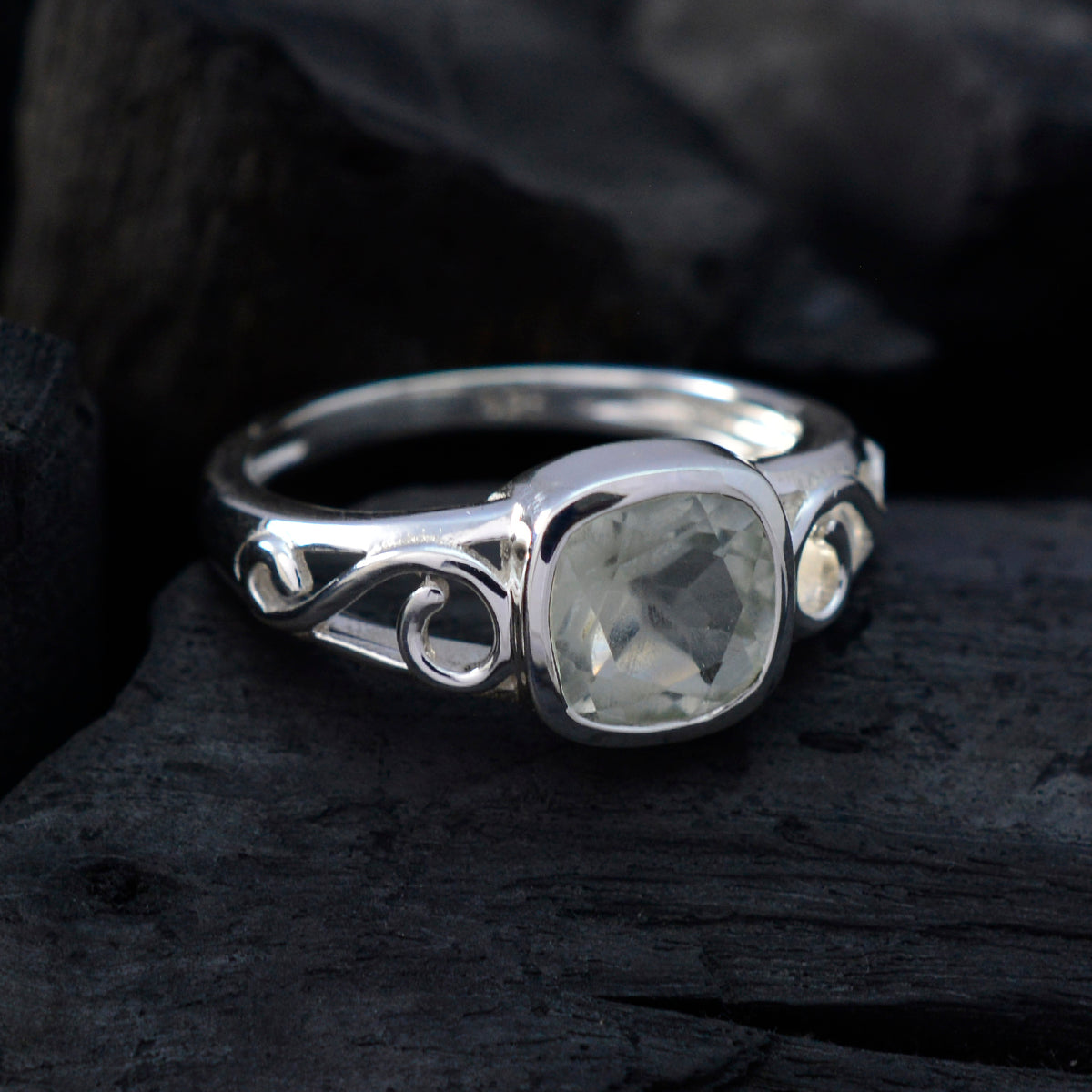 Ida Fairytale Light Green Solitaire Ring