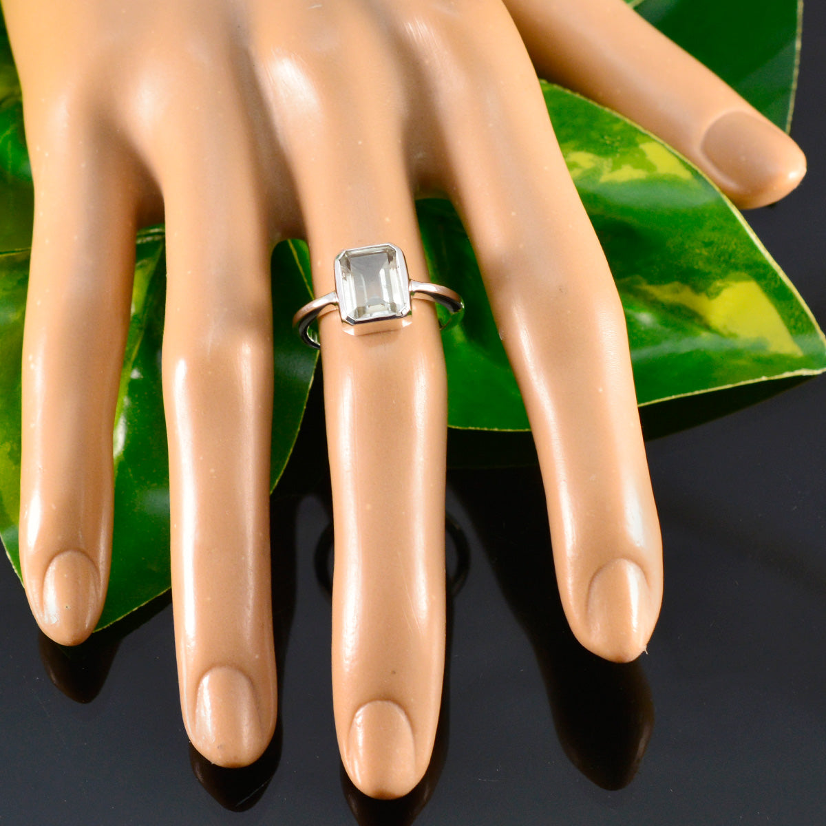 Siti Abstract Light Green Solitaire Ring
