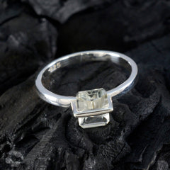Yuna Modern Light Green Solitaire Ring