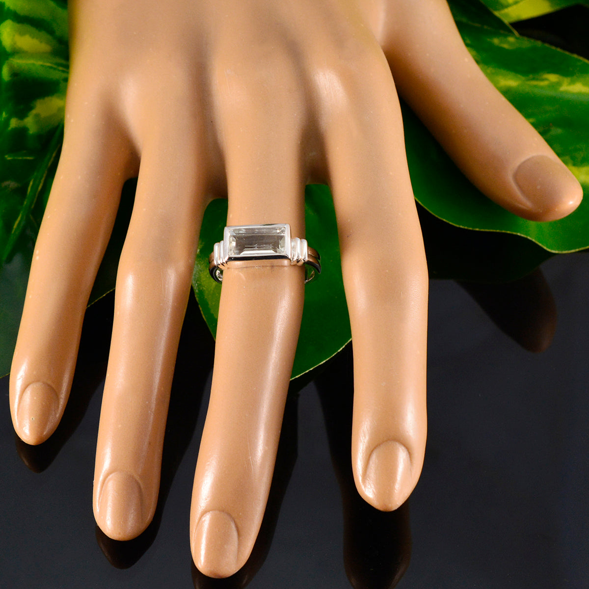 Inès Cultural Light Green Solitaire Ring