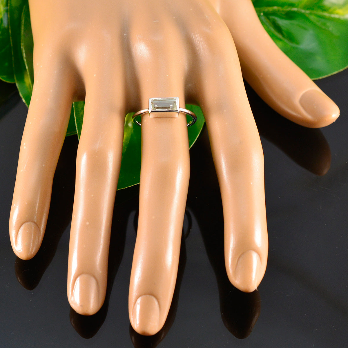Ji-eun Abstract Light Green Solitaire Ring