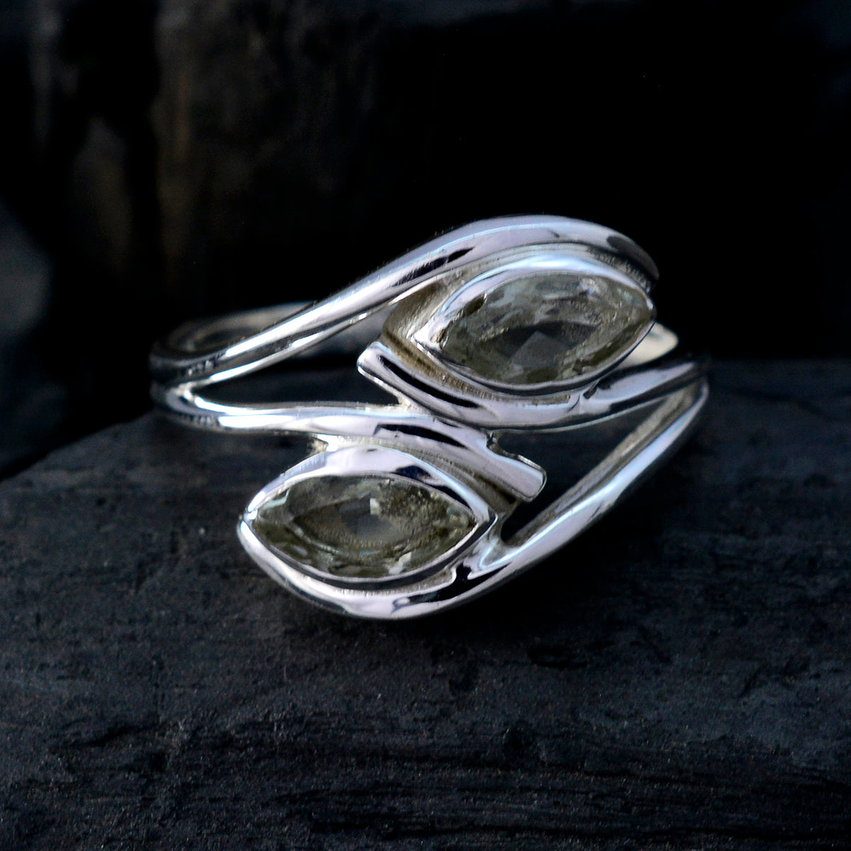 Liyana Sophisticated Light Green Toi et Moi Ring