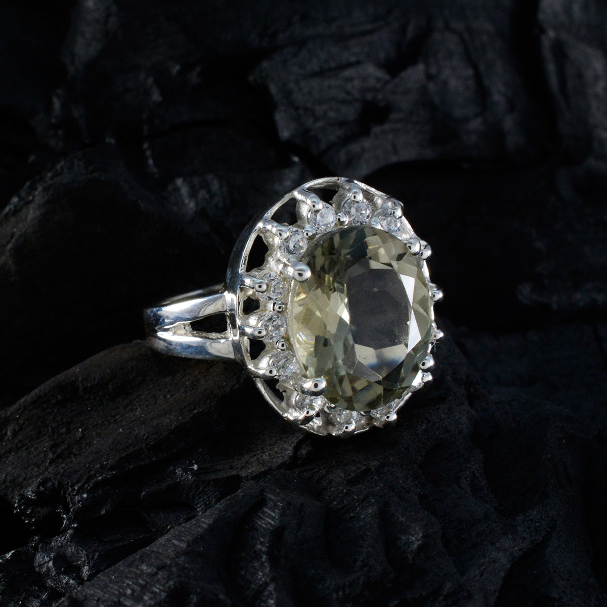 Joaquina Trendy Light Green Halo Ring