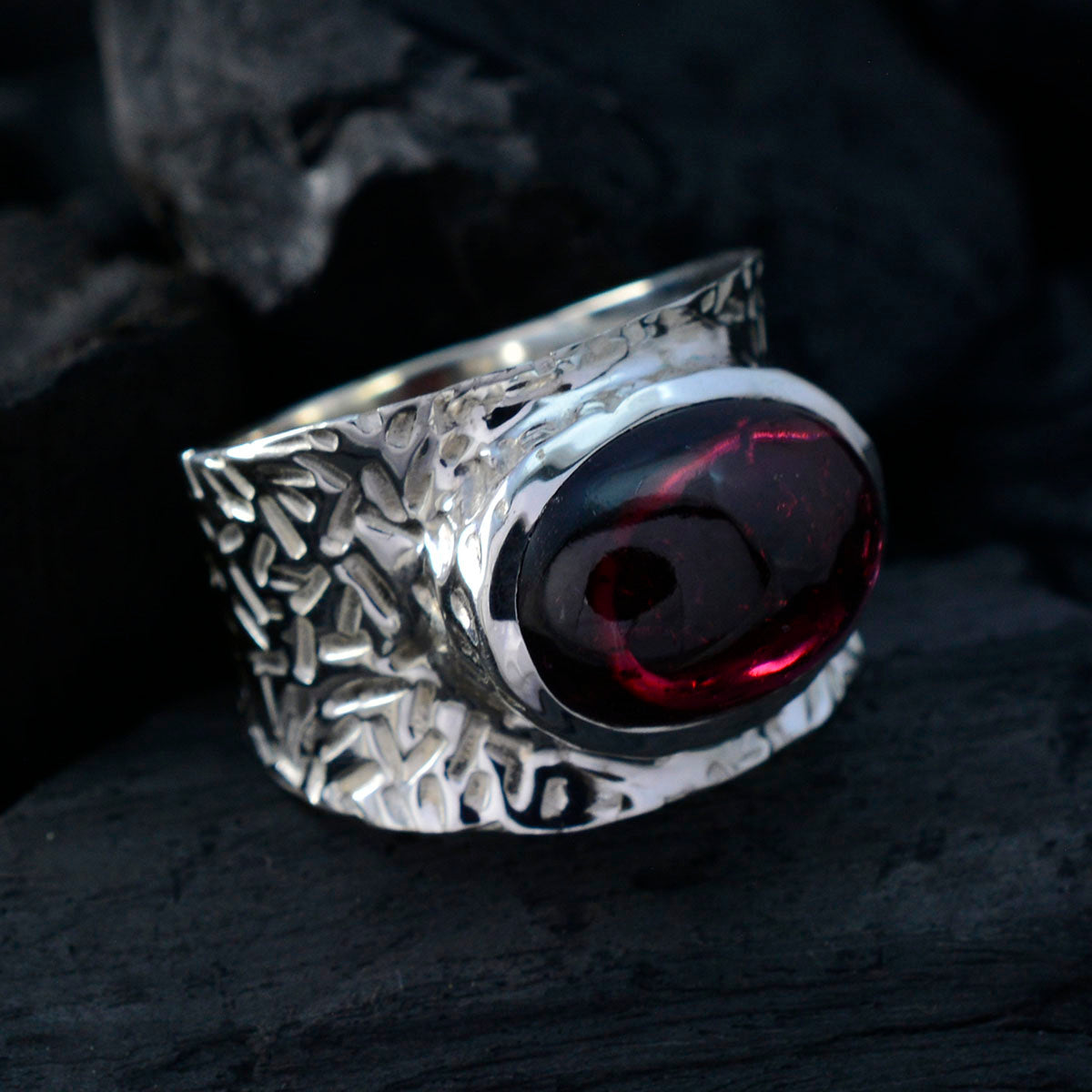 Lea engravings Red Solitaire Ring
