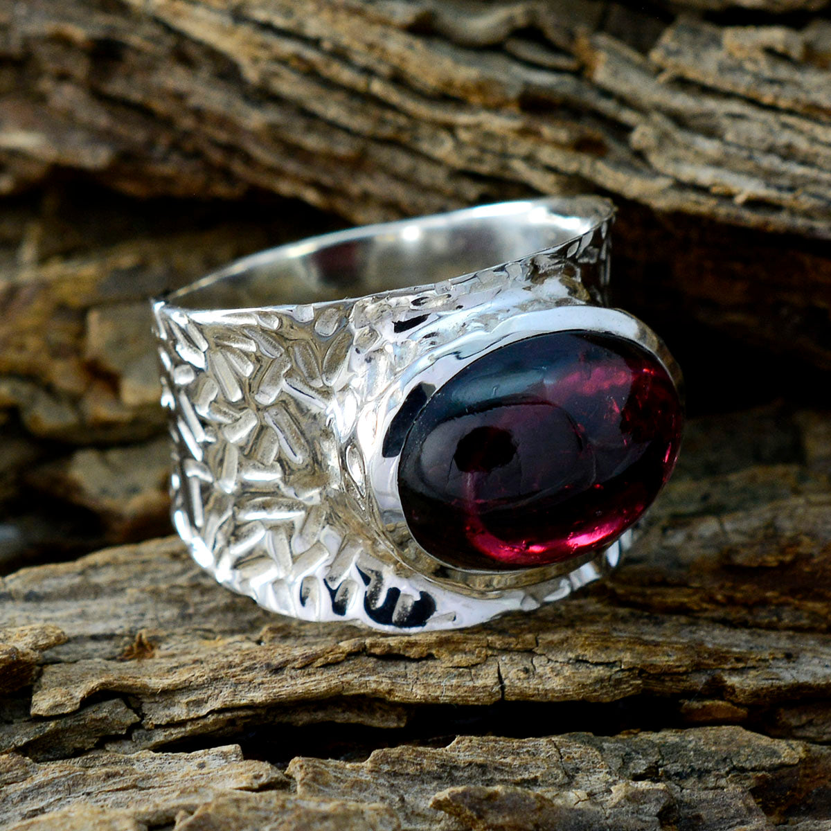 Lea engravings Red Solitaire Ring