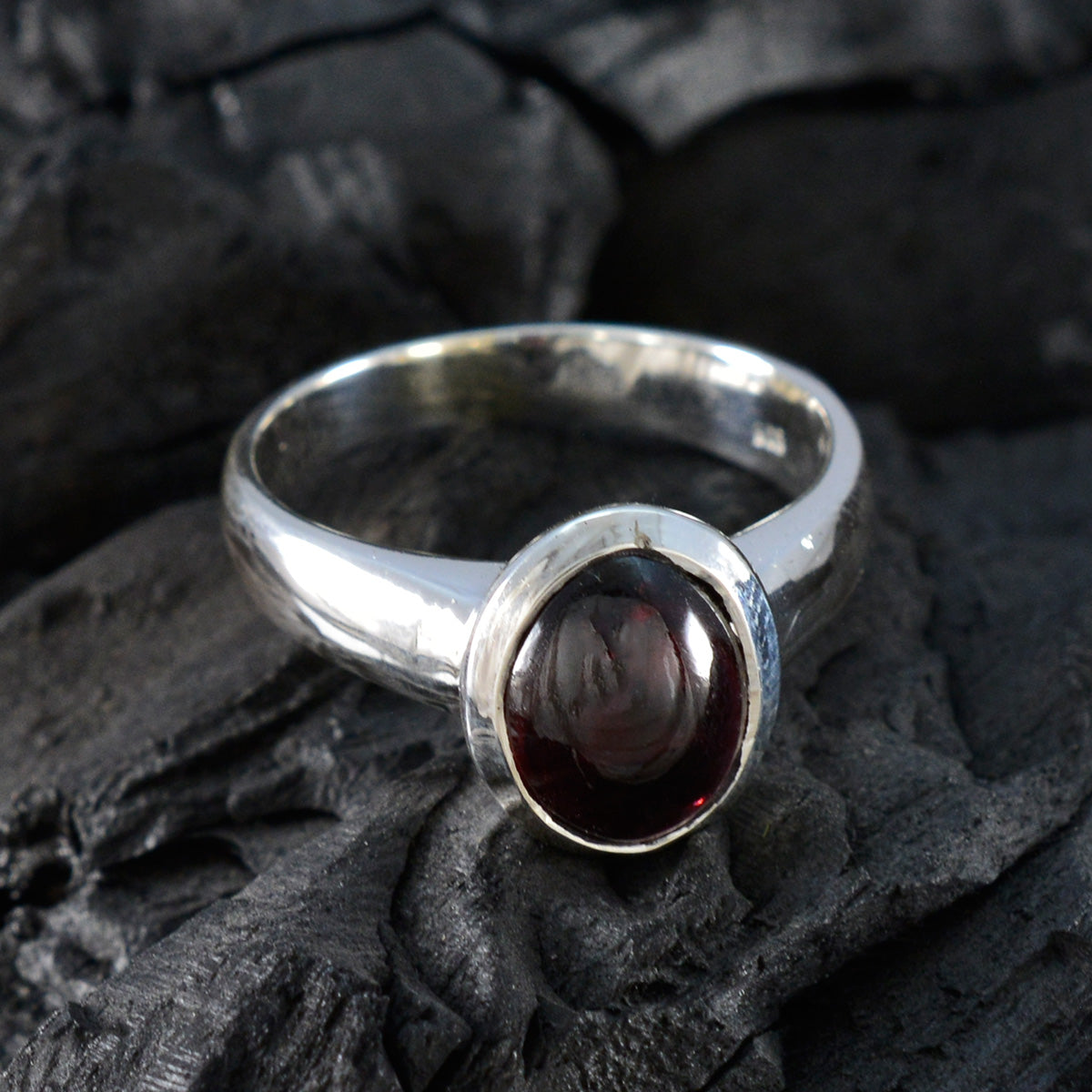 Putri Luxurious Red Solitaire Ring