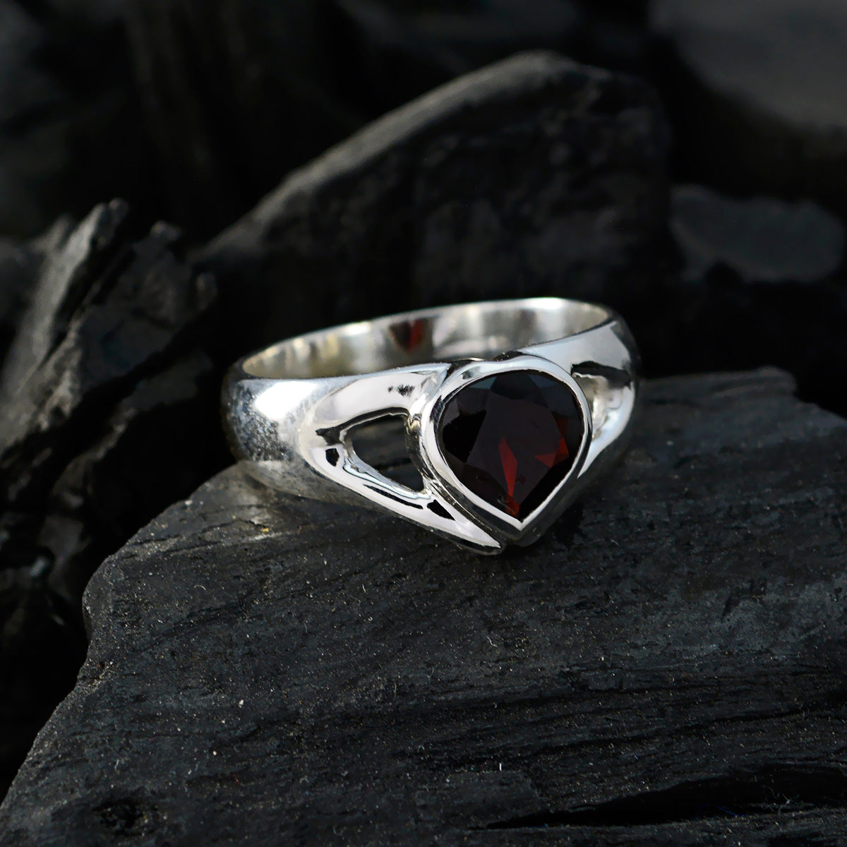 Alejandra Glamorous Red Solitaire Ring