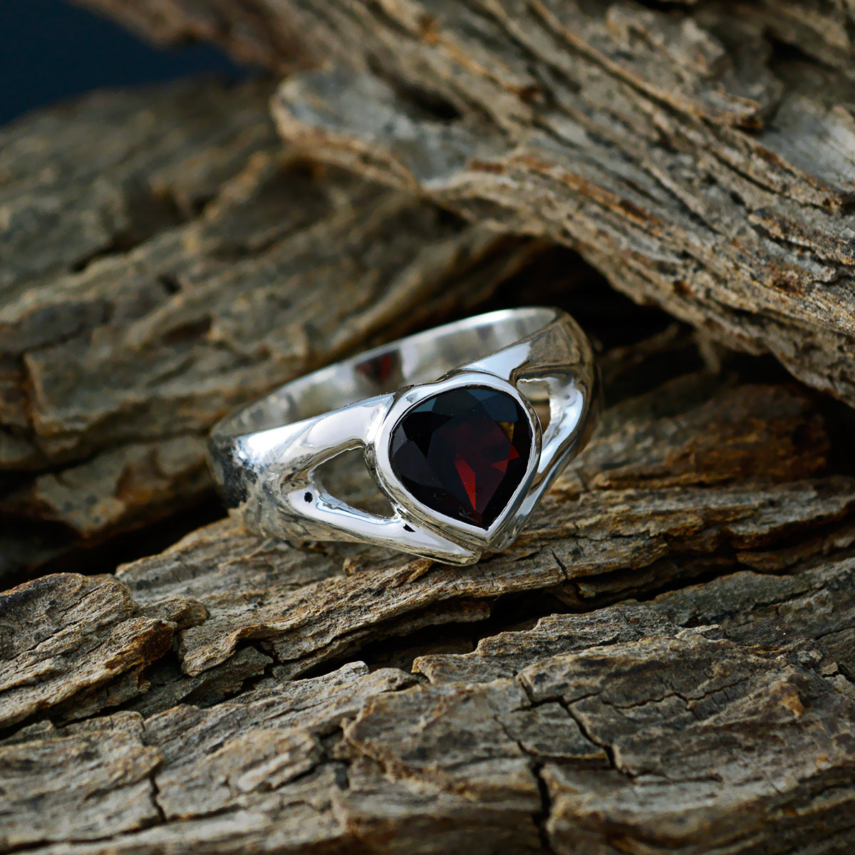 Alejandra Glamorous Red Solitaire Ring