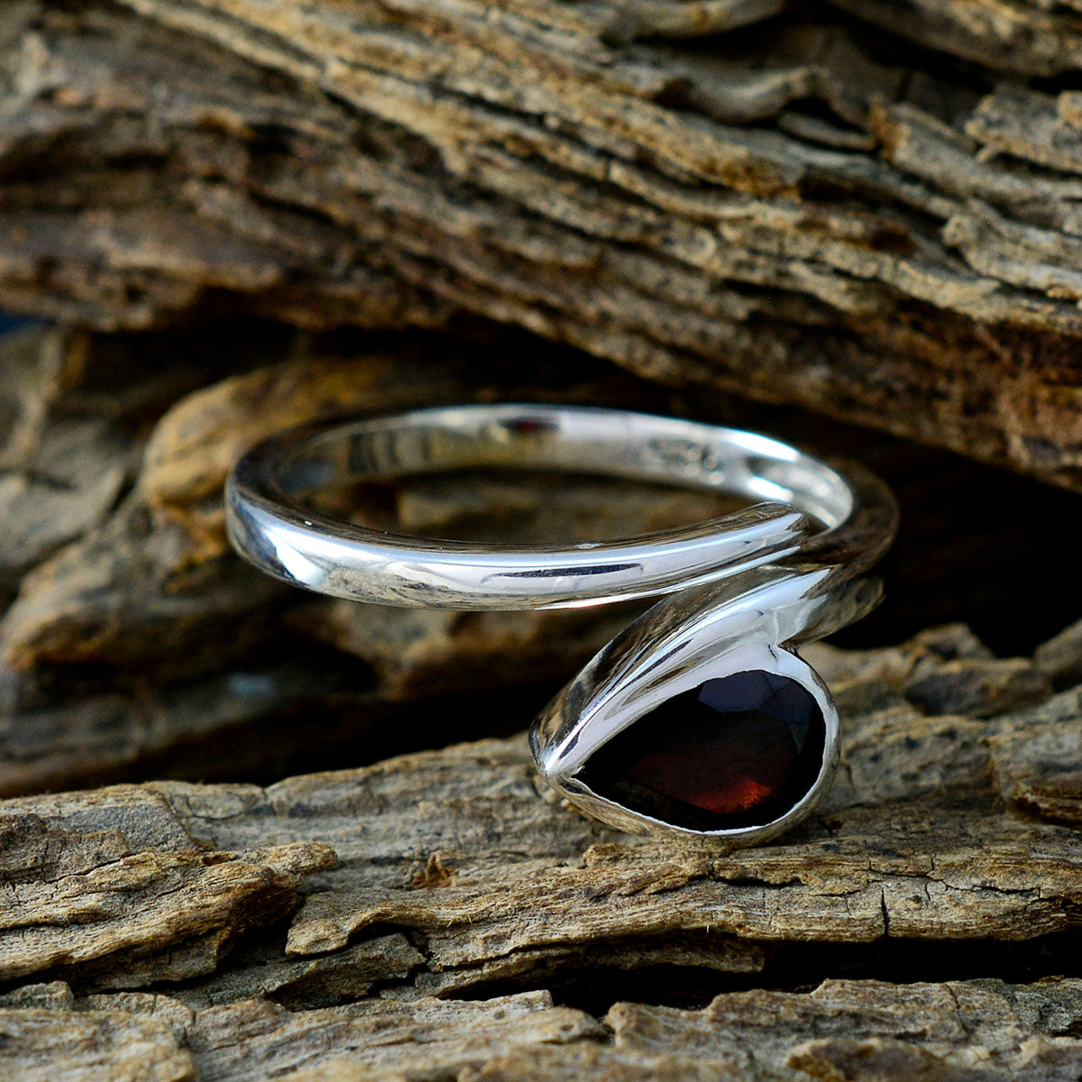 Yasmin Luxurious Red Solitaire Ring