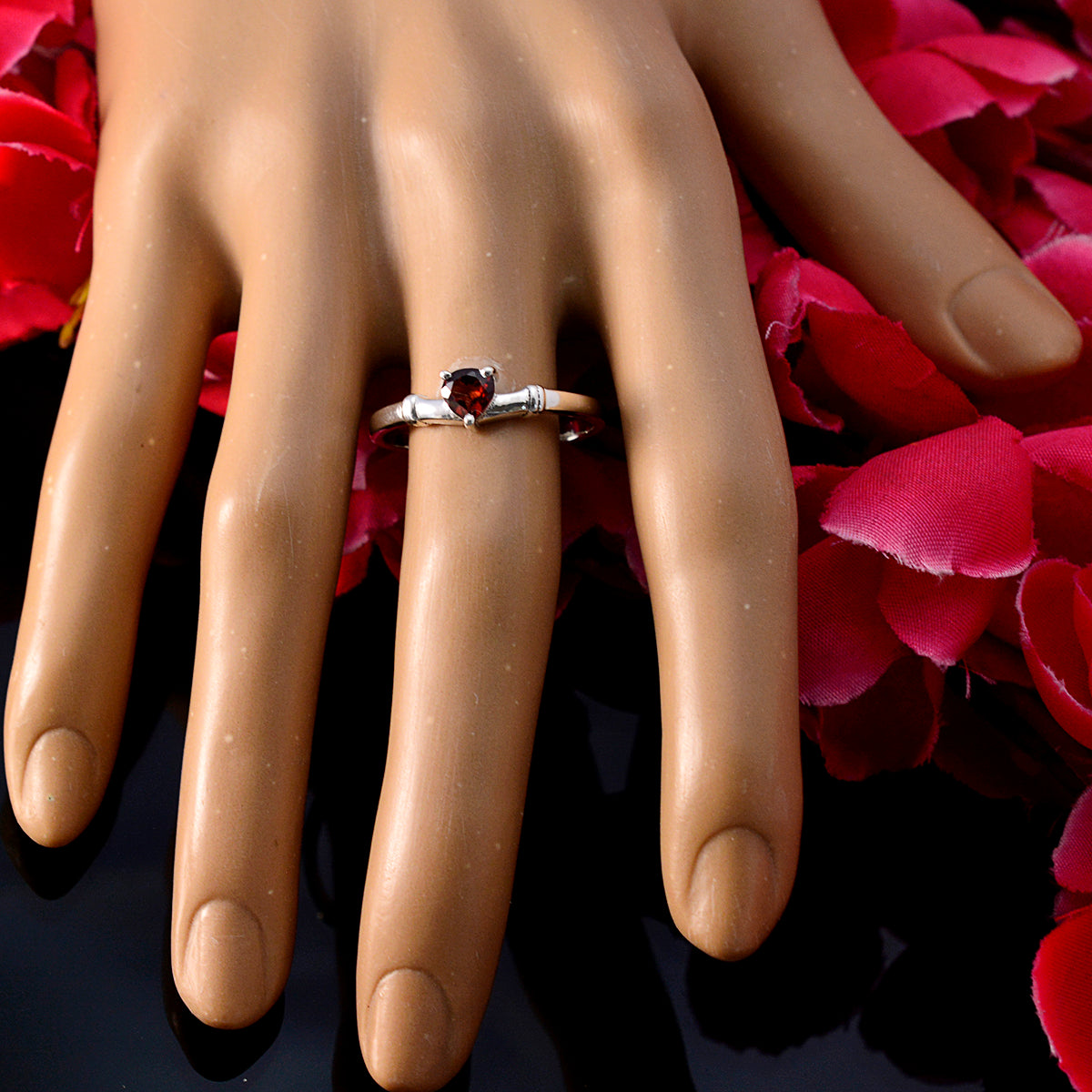 Yasmine Graceful Red Solitaire Ring
