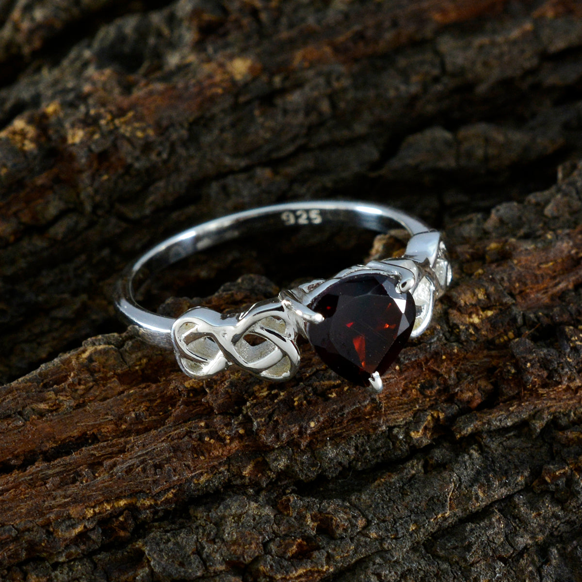 Yuna Graceful Red Solitaire Ring