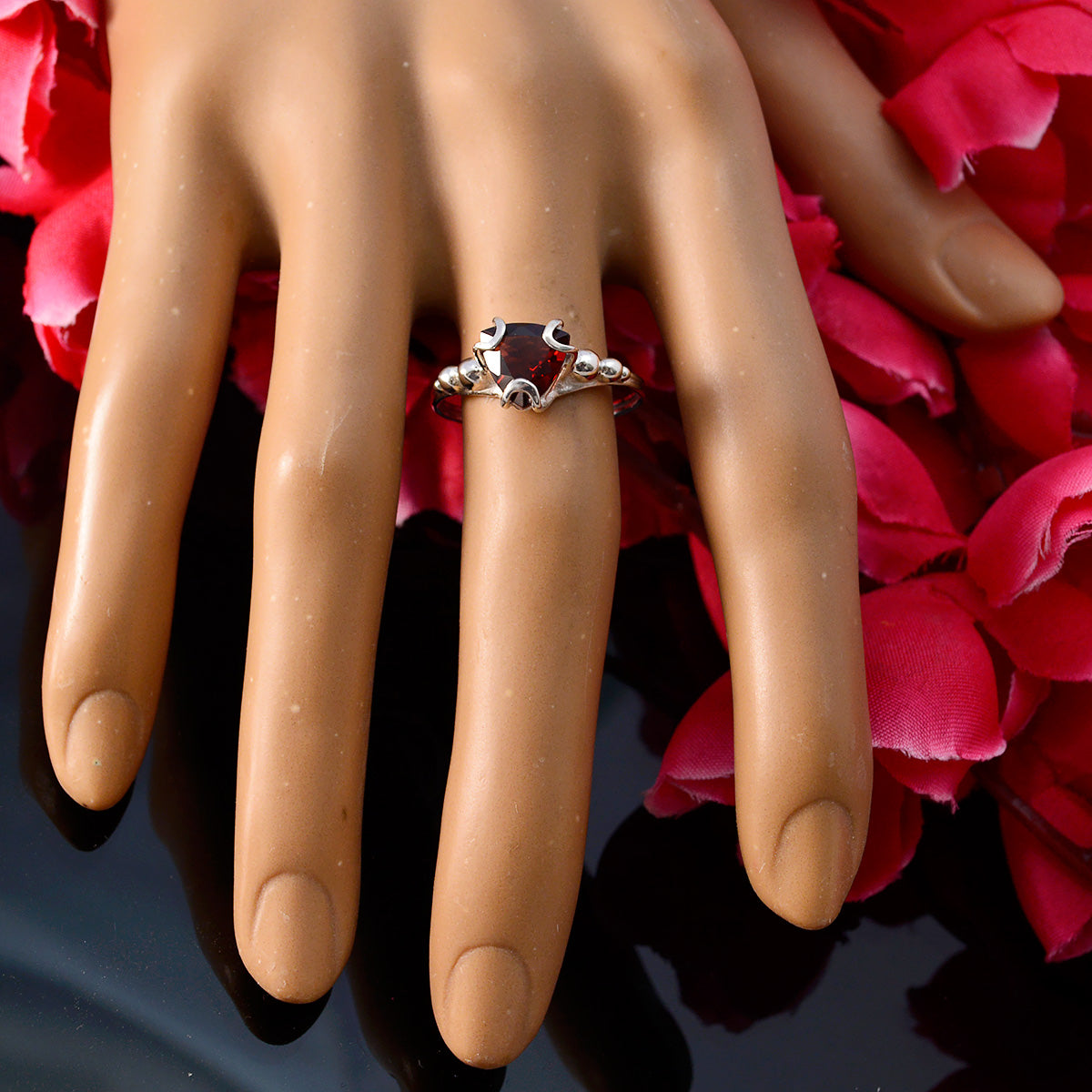 Ella Rope-Wire Red Solitaire Ring