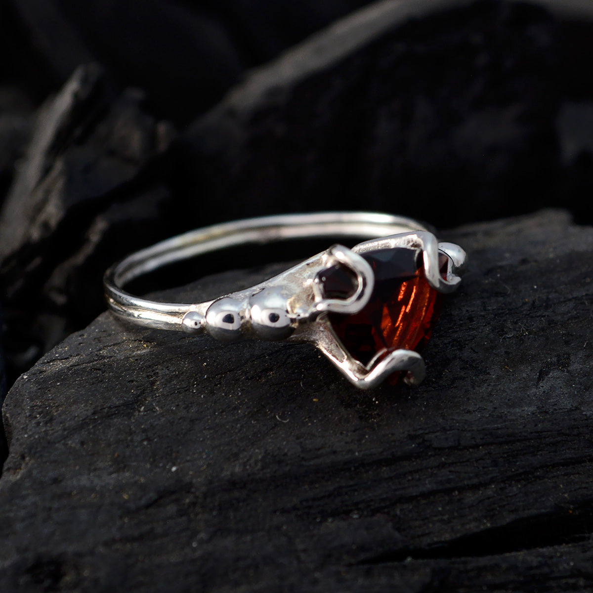 Ella Rope-Wire Red Solitaire Ring