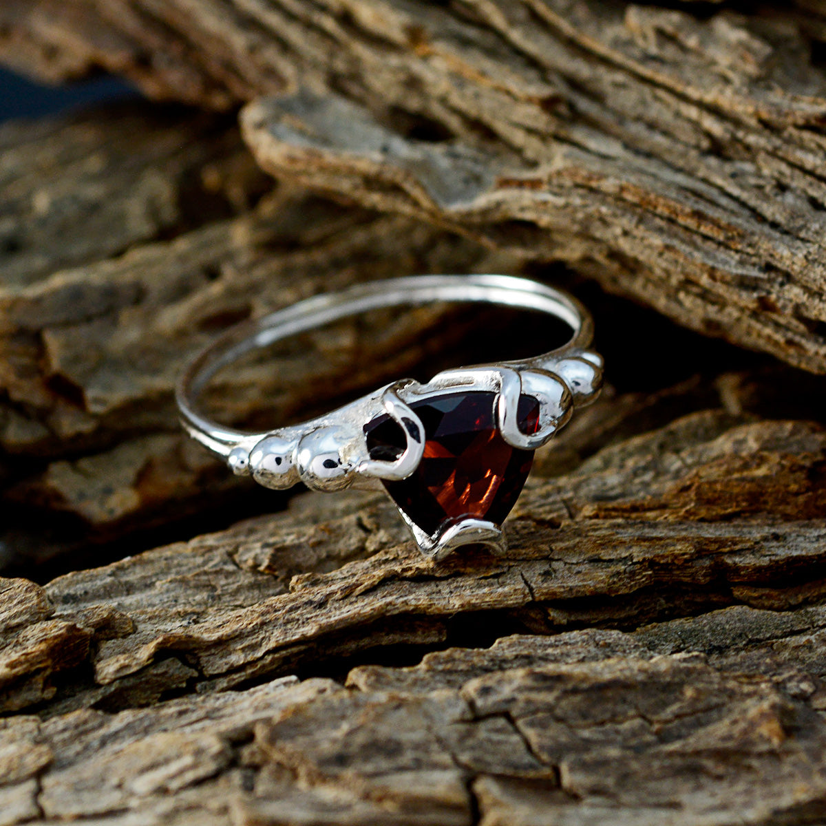 Ella Rope-Wire Red Solitaire Ring