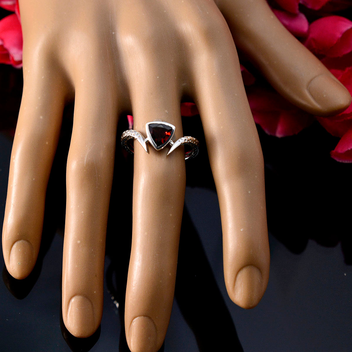 Siti Retro Red Solitaire Ring